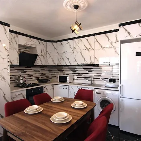 Comfy Flat In Islamlar With Garden And Balcony Lägenhet