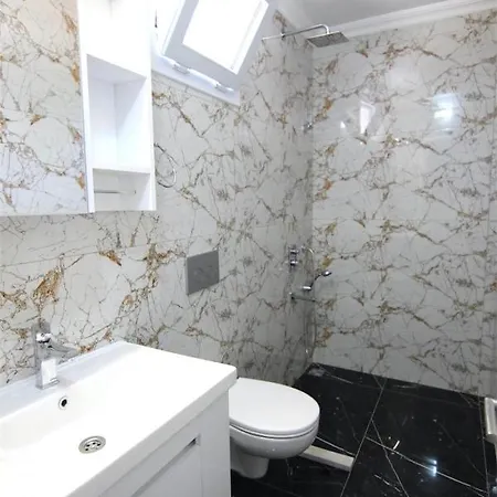 Comfy Flat In Islamlar With Garden And Balcony